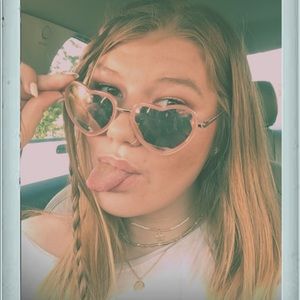 Meet your Posher, Alexis